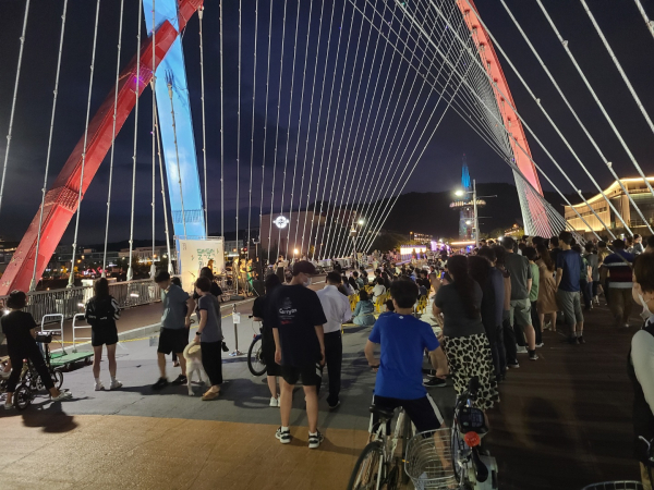 여름 날을 수놓는 들썩이는 선율 ‘들썩들썩 인 대전’ 버스킹 모습