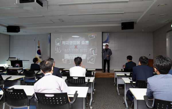30일에 전직원을 대상으로 22년 상반기 적극행정 직장교육 실시 모습