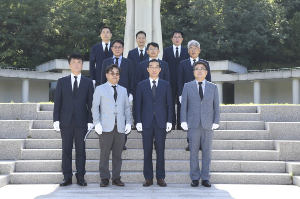 김광신 구청장 대전보훈공원 참배 단체사진 모습