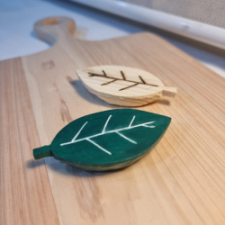 나뭇잎 목재 카빙 작품