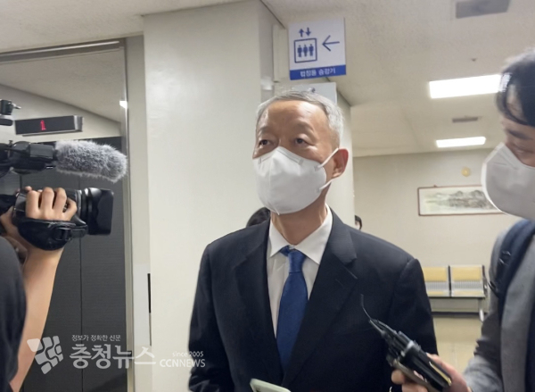 백운규 전 산업통상자원부 장관이 5일 대전지법에서 열리는 월성원전 경제성 평가 조작 의혹 관련 재판에 출석했다.