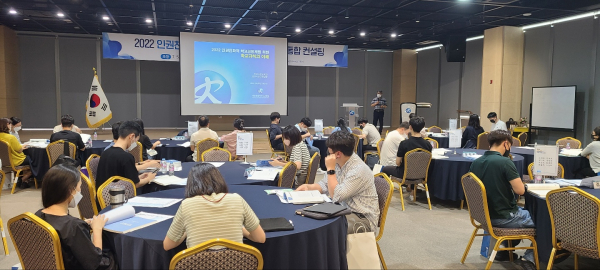 세종시교육청이 인권 친화적 학교문화 정착을 위해 추진한 학생생활규정 개정 지원 통합상담 모습