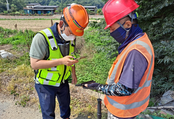 작업전 QR코드를 활용한 전자서명 촬영 전경