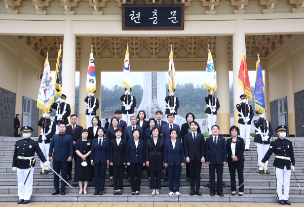 제9대 서구의회 의원 현충원 헌화 및 참배 단체사진