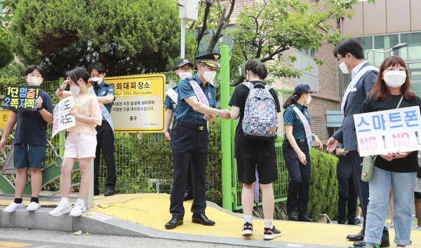 윤소식 대전경찰청장이 학교폭력 근절 캠페인에 나섰다.