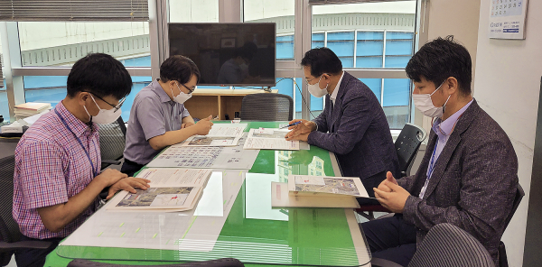 이완섭 서산시장이 기획재정부 타당서조사과를 방문해 현안사업을 설명하는 모습