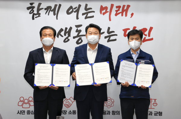 당진시-한전KPS-당진시복지재단, 아동 보호시스템 마련에 협약식 체결 모습