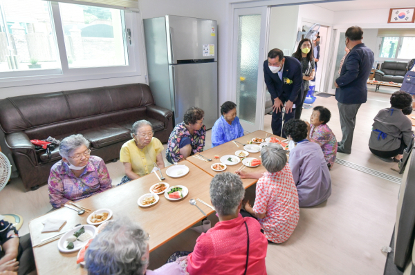 초도방문 자료사진 - 금학동 경로당 준공 당시 모습