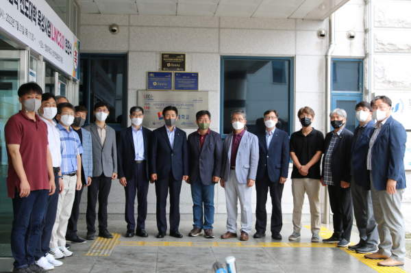 지난 21일 교내 산학연협동관에서 ‘3단계 산학연협력 선도대학 육성사업(LINC 3.0)단 현판식’을 갖고 최병욱 총장과 주요보직자, 사업단 관계자 등이 전체 기념촬영