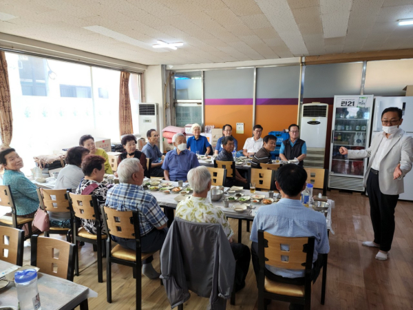 26일 중복을 맞이해 진행한 남대전새마을금고 주관 경로당회장 초청 삼계탕 나눔 행사