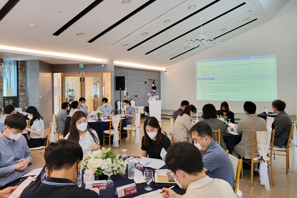 27일 오전 대전 라미컨벤션센터에서 열린 ‘3단계 산학연협력 선도대학 육성사업(LINC3.0) 산학협력 참여학과 워크숍’에서 참석자들이 관련 사업에 대한 설명을 듣고 있다.