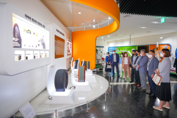 한국타이어, 소외계층 어린이 위한 드라이빙 스쿨 오픈