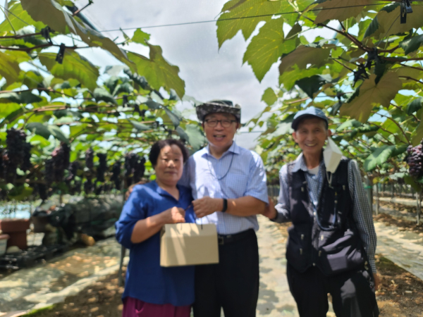 포도재배 농가 찾아 간식 지원