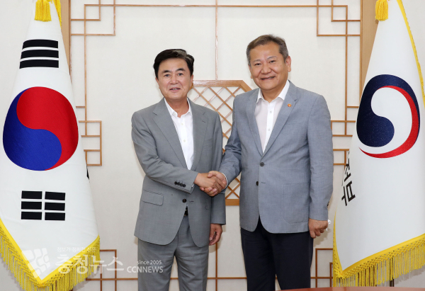 김태흠 충남지사와 이상민 행정안전부 장관 모습.