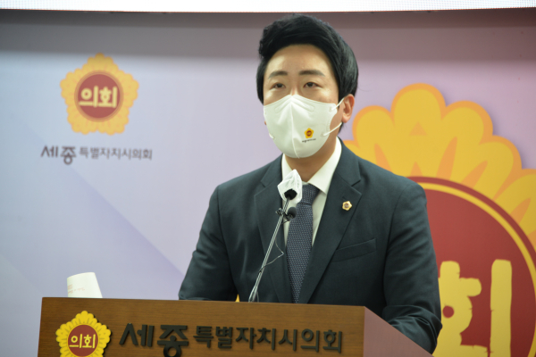 브리핑 하는 임채성