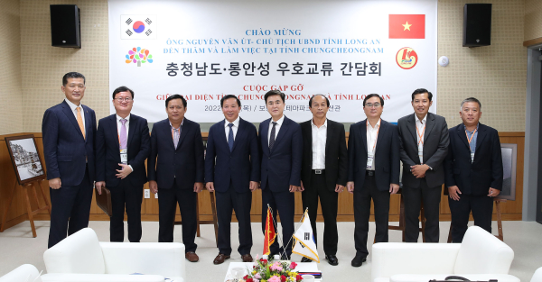 충남도와 베트남 롱안성이 제8회 환황해포럼 현장에서 17년간 이어온 우호 협력 관계를 다시 한번 다지는 소통의 시간을 가졌다.