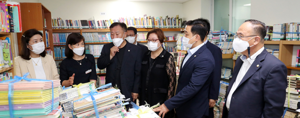 총무위-시립도서관 폐기도서 현황 파악 현장방문 모습