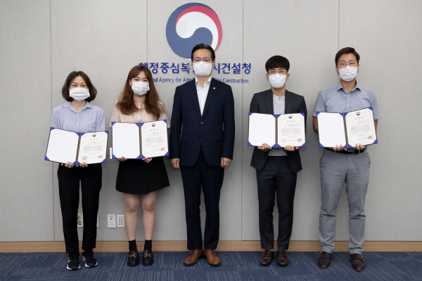 2022년 상반기 적극행정 우수공무원 5명 선정해 표창 수여식 개최