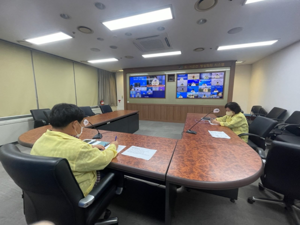 읍면동장 대책 회의 진행 장면/천안시 제공