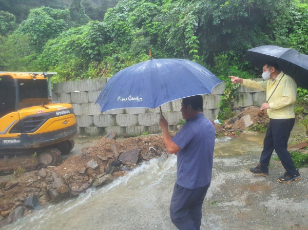 최원철 시장 폭우현장 방문 모습