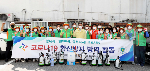 대전 동구 지역자율방재단, 중앙시장 방역활동 후 단체사진