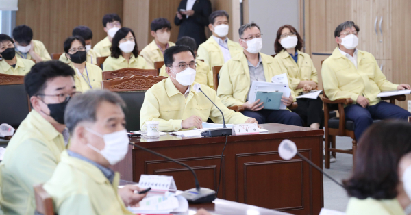 박희조 동구청장이 16일 동구청 대회의실에서 열린 2022 을지연습 준비상황 보고회를 주재하고 있다.