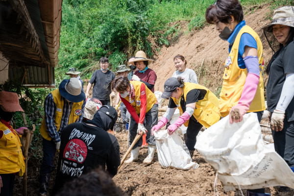 청양지역 자원봉사자들 수해복구 모습