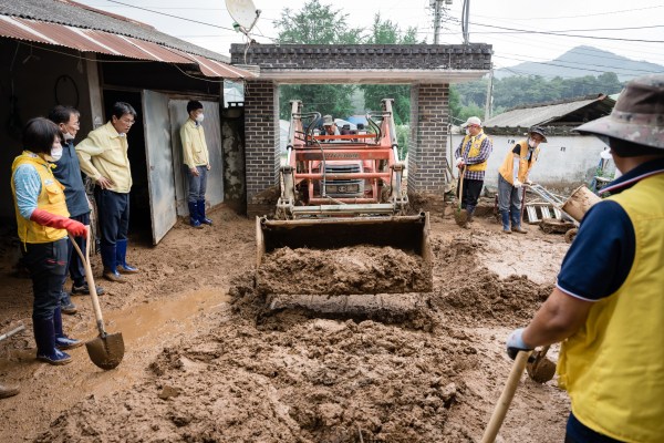 청양지역 자원봉사자들 수해복구 모습