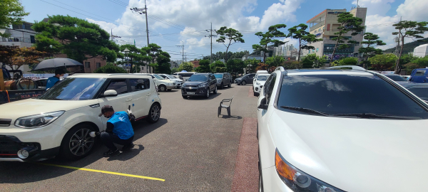 지난 21일 서산시 문화회관 광장에서 열린 자동차 무상점검 행사 진행 사진