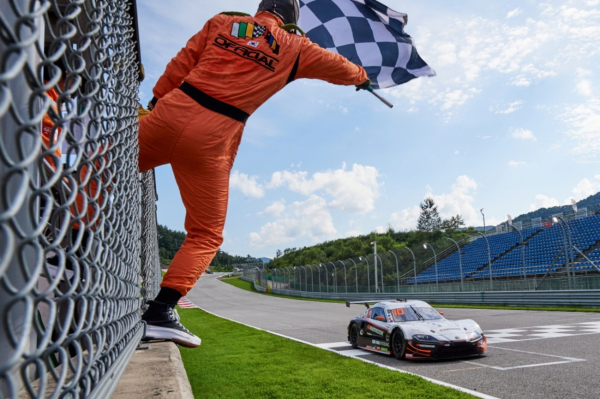 2022 CJ대한통운 슈퍼레이스 삼성화재 6000 클래스 5라운드 우승 한 한국아트라스비엑스 소속 조항우 선수 차량