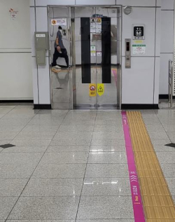 엘리베이터 위치 안내선(대전역)