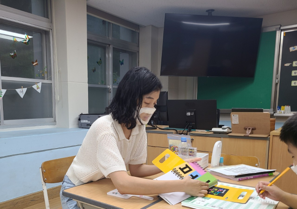 여름방학 중 '찾아가는 한글문해캠프' 진행 모습