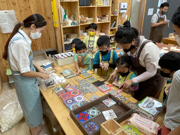 지난달 16일 진행된 1차 캠프 목공체험 사진