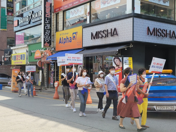 서산시가 26일 서산동부전통시장 및 서산터미널 일원에서 물가안정 캠페인을 전개했다