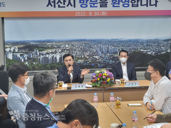 김태흠 충남지사가 30일 서산을 찾아 기자간담회를 가졌다./김정식 기자.