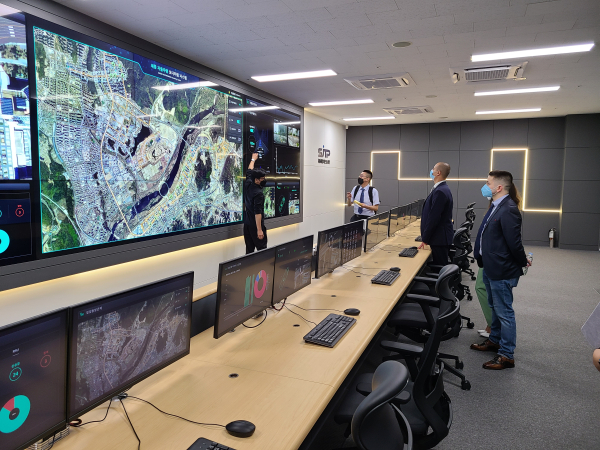 31일, 소피아시에서 자율주행 기술 협력을 위해 세종 자율주행 빅데이터 관제센터 방문 모습