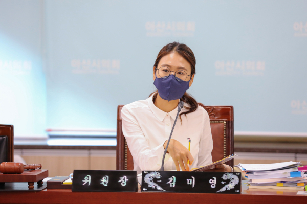 행정사무감사를 펼치고 있는 김미영 의원/아산시의회 제공