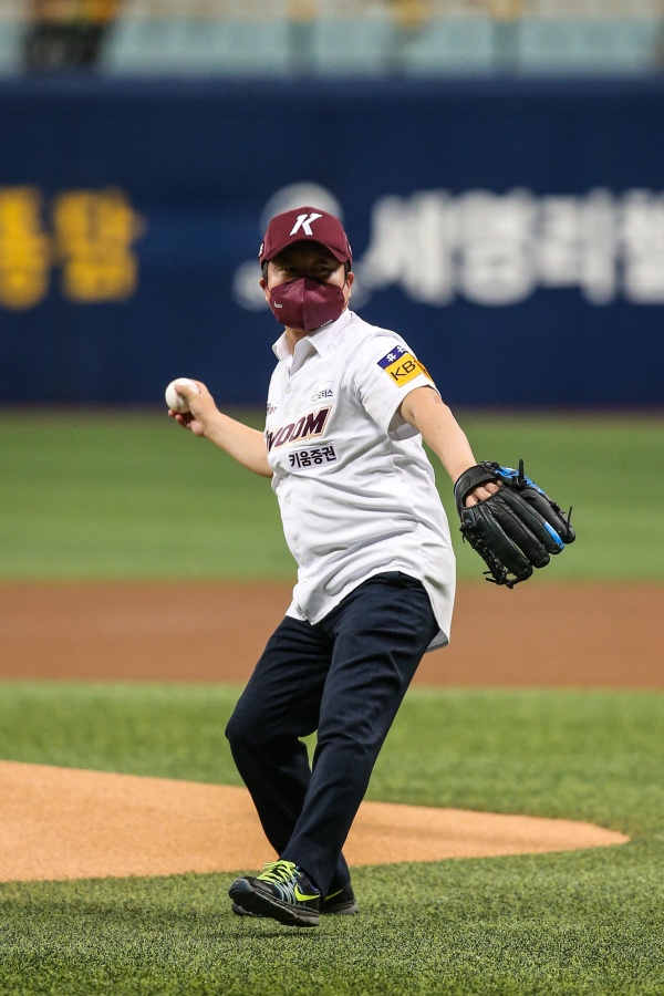 정대식 부회장 시구 모습 (고척스카이돔)