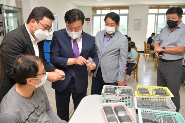 최재구 군수 사회복지시설 위문 모습