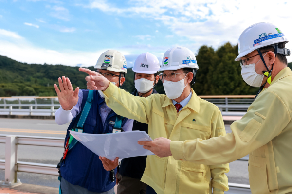 이응우 계룡시장 대실지구 5블록 자이아파트 공사 현장 방문 모습