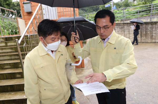 박희조 동구청장, 태풍 ‘힌남노’ 대비 긴급 현장점검 모습