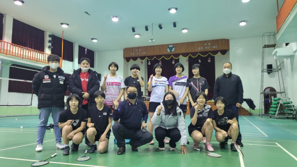 대전대성여고 배드민턴부 전국대회 우승 (앞줄 오른쪽 세번째 공희용 선수)