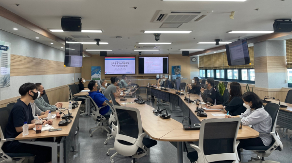 지난 6일 교내 산학연협동관에서 산학공동기술개발과제로 선정된 6개 과제의 책임교수 및 참여기업 대표자 등이 참석한 가운데 사전 간담회 개최