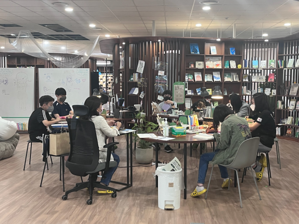 이도 독서회 모습