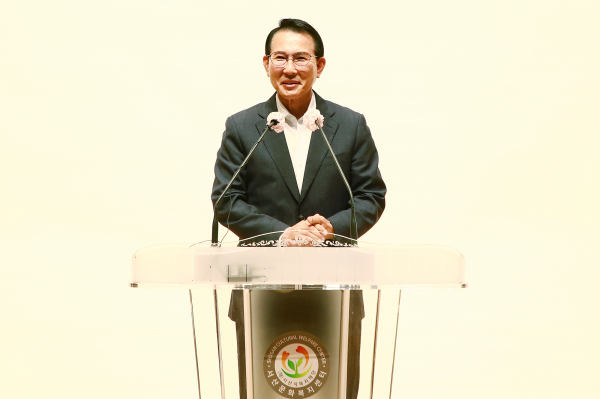 이완섭 서산시장이 13일 서산시 문화복지센터에서 열린 소상공인 역량강화 교육에서 인사말을 하고 있다