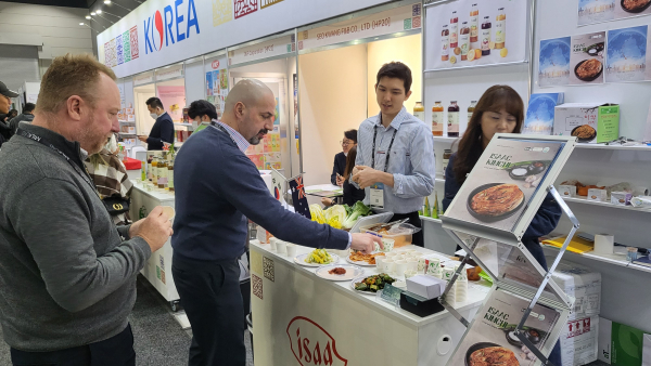 호주 국제식품박람회 FFA 2022 한국관 현장상담 모습