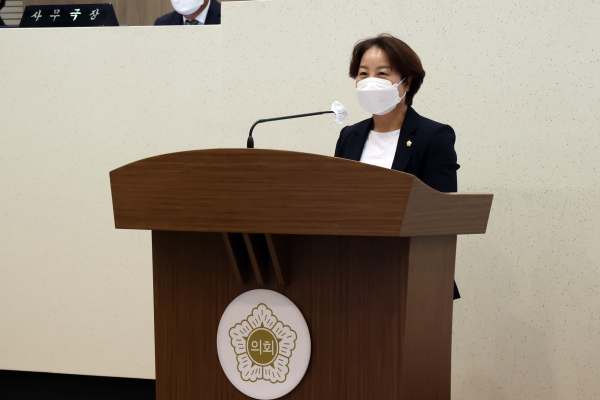 5분 발언을 하는 최연숙 의원