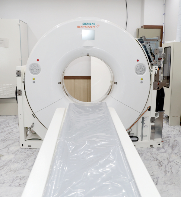 군 보건의료원에 신규 도입된 CT 모습.