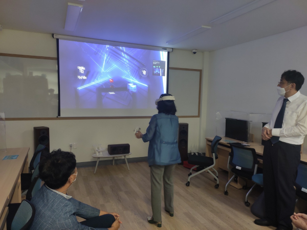 2022년 학교관리자 정보화연수(대전교육정보원 VR 체험 모습)