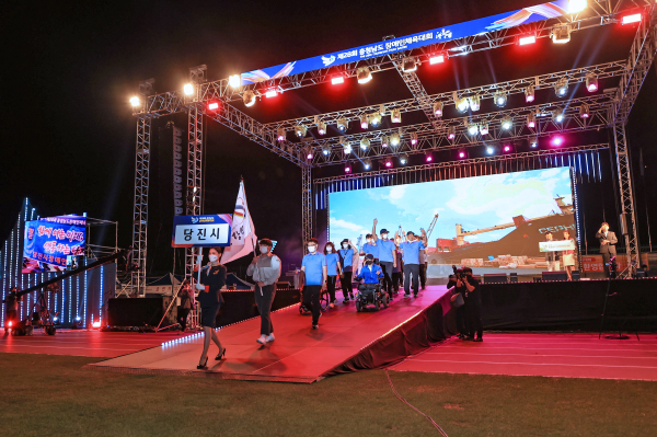 ‘제28회 충청남도 장애인 체육대회’가 성대한 개회식 선수입장식 모습
